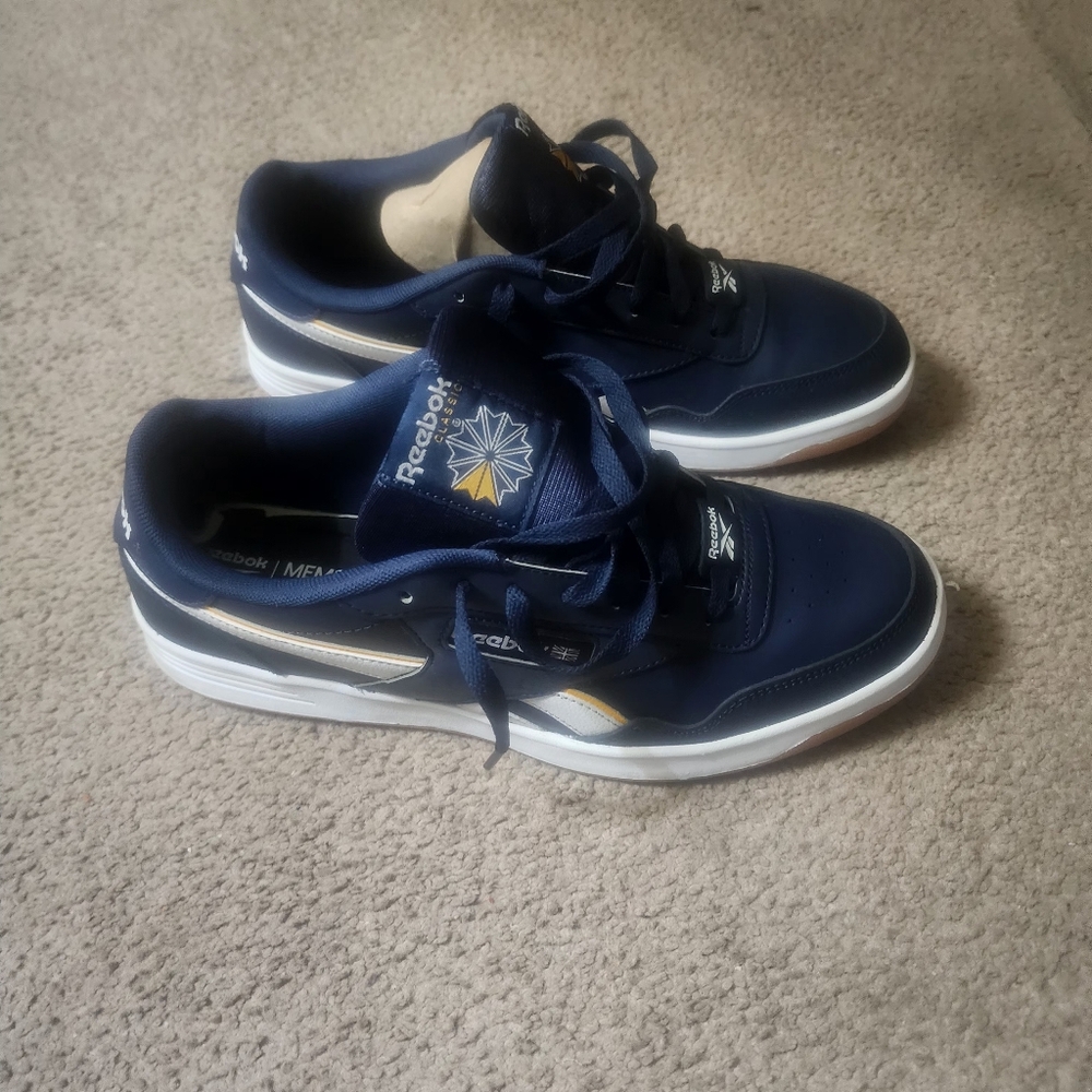 Mens Reebok classic Memorytech sneakers size 11